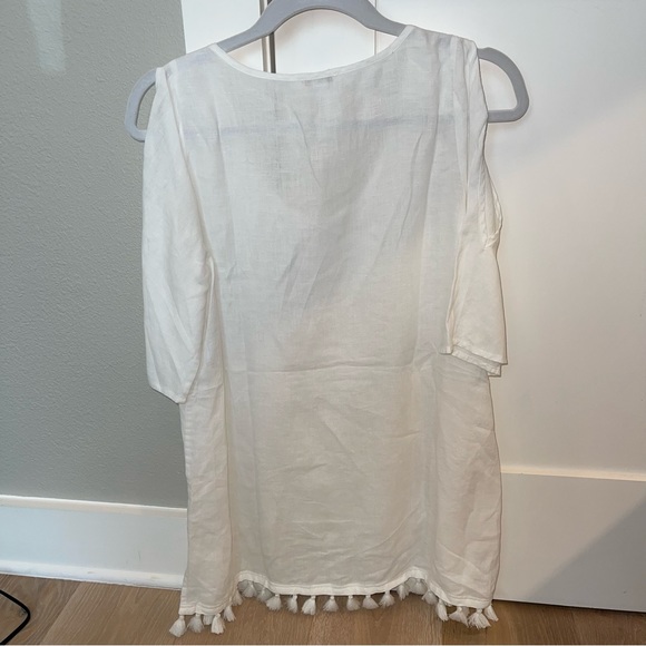 NWOT SAKS FIFTH AVENUE WHITE COLD SHOULDER TASSELED TUNIC BLOUSE OR COV… - Picture 2 of 5